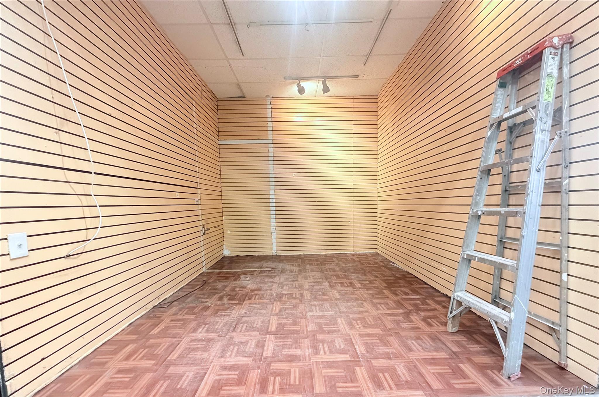 3708 Main Street # Booth A3, Flushing, NY 11354