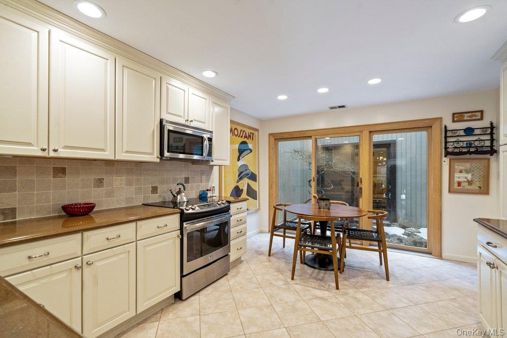 194 Alta Terrace Terrace, Jericho, NY 11753