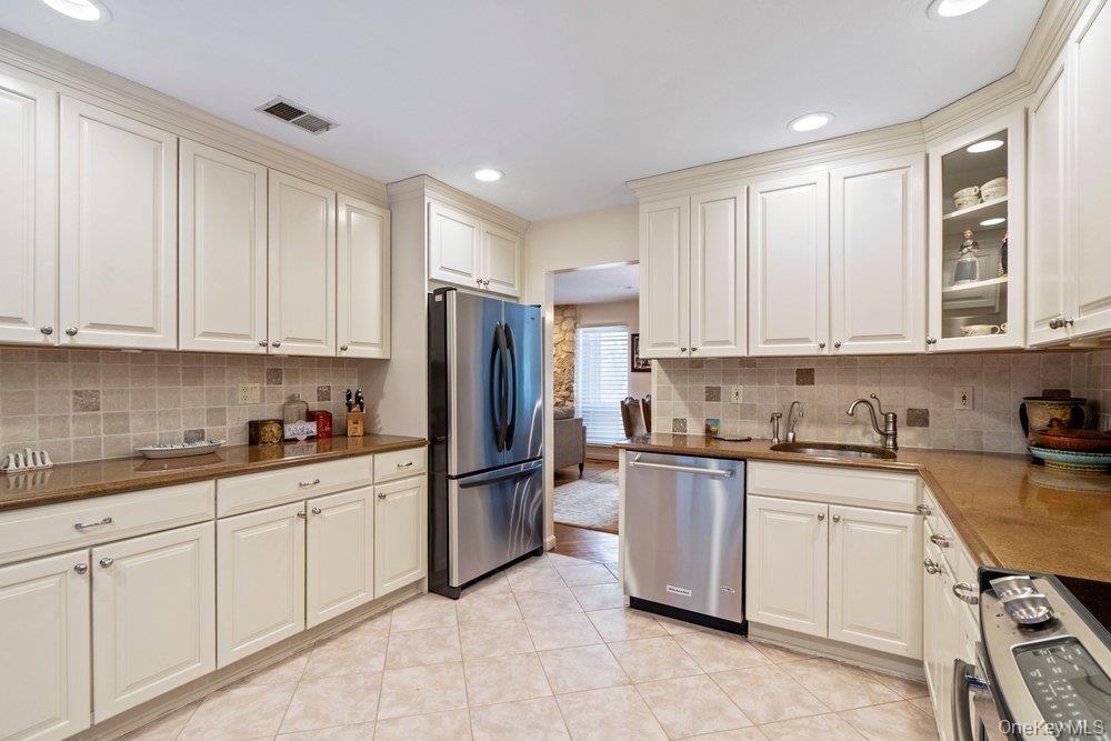 194 Alta Terrace Terrace, Jericho, NY 11753