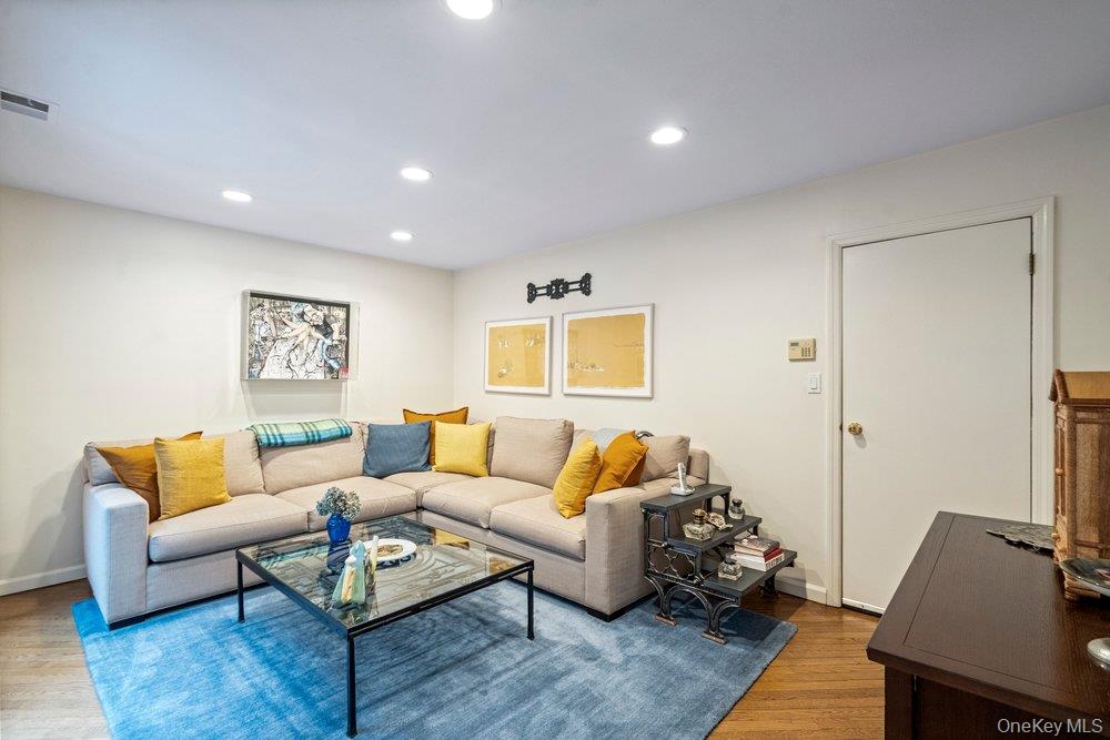 194 Alta Terrace Terrace, Jericho, NY 11753