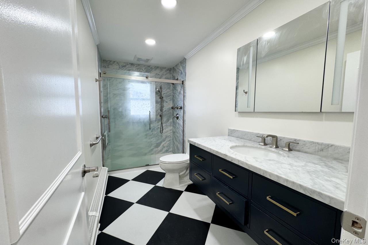 6 Merle Place, Deer Park, NY 11729