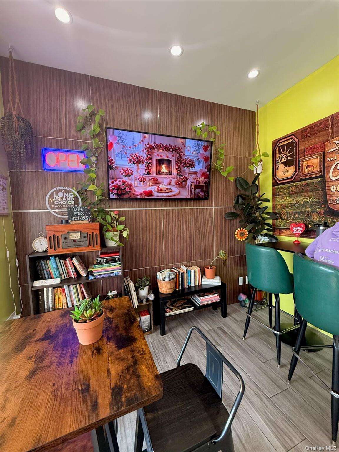 882 Hempstead Turnpike, Franklin Square, NY 11010