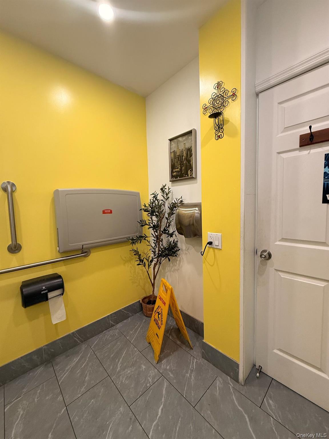 882 Hempstead Turnpike, Franklin Square, NY 11010