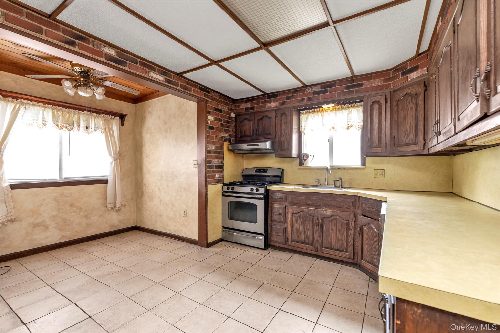 30 Putnam Avenue, Lynbrook, NY 11563