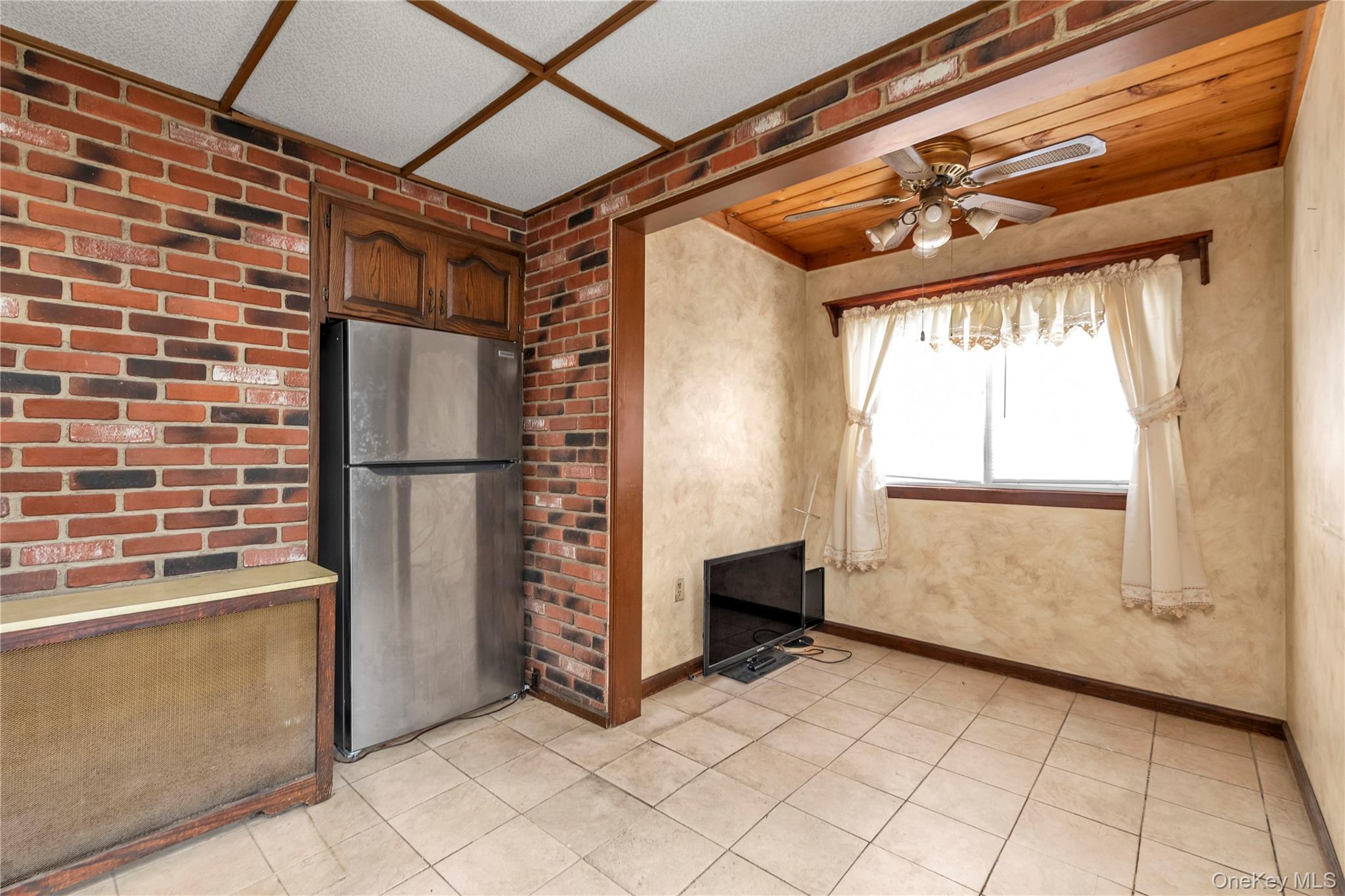 30 Putnam Avenue, Lynbrook, NY 11563