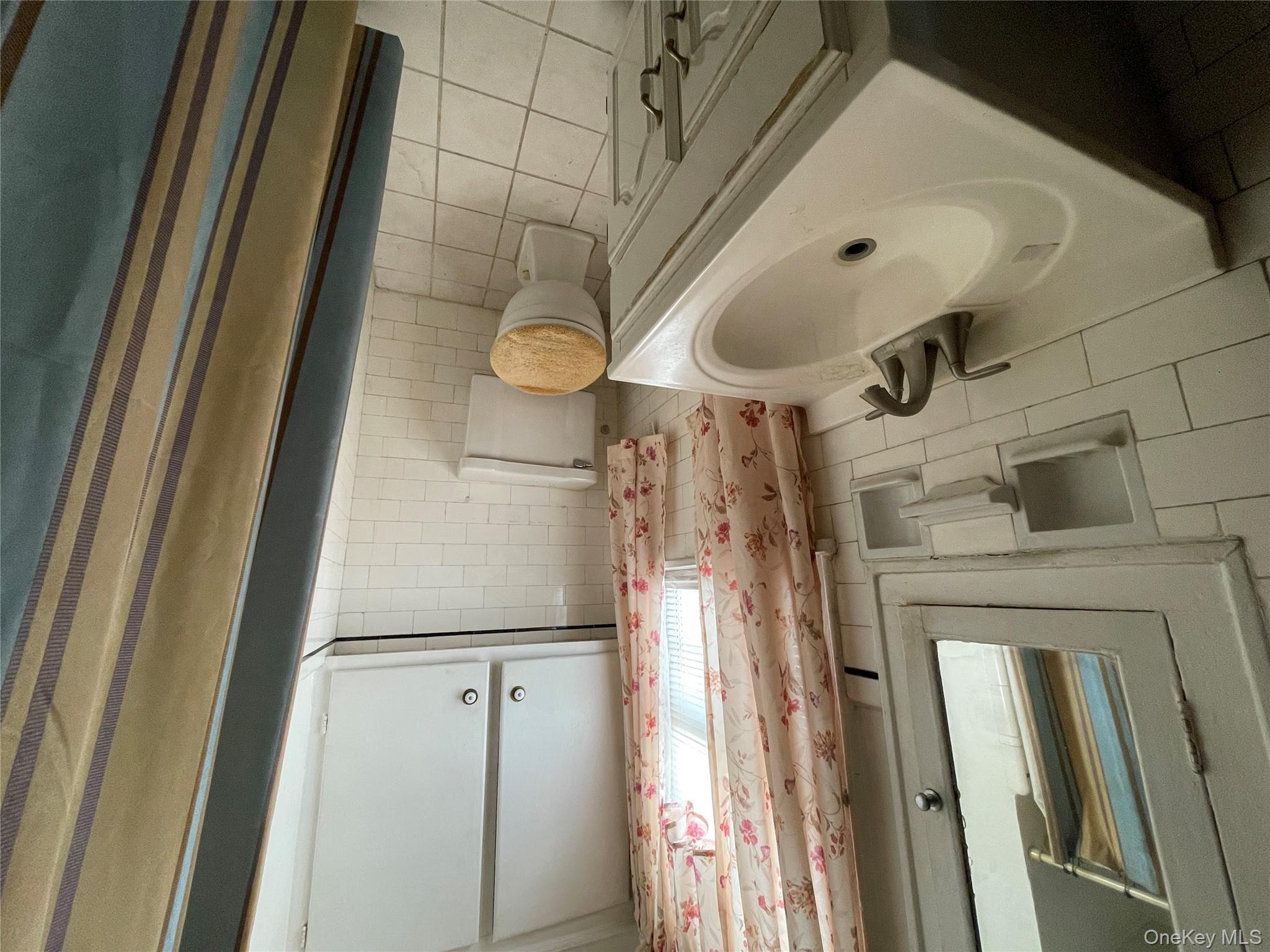 30 Putnam Avenue, Lynbrook, NY 11563