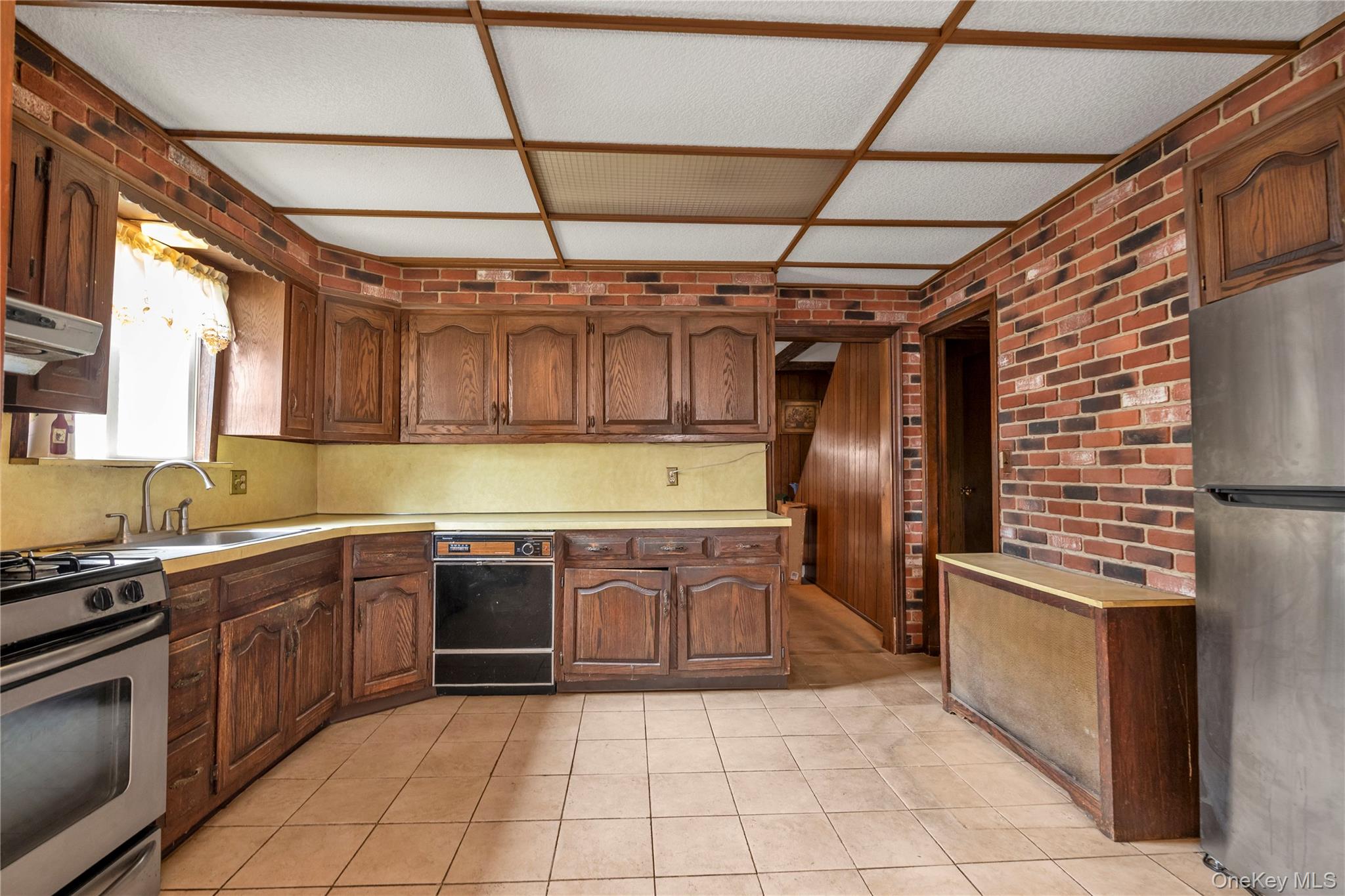 30 Putnam Avenue, Lynbrook, NY 11563