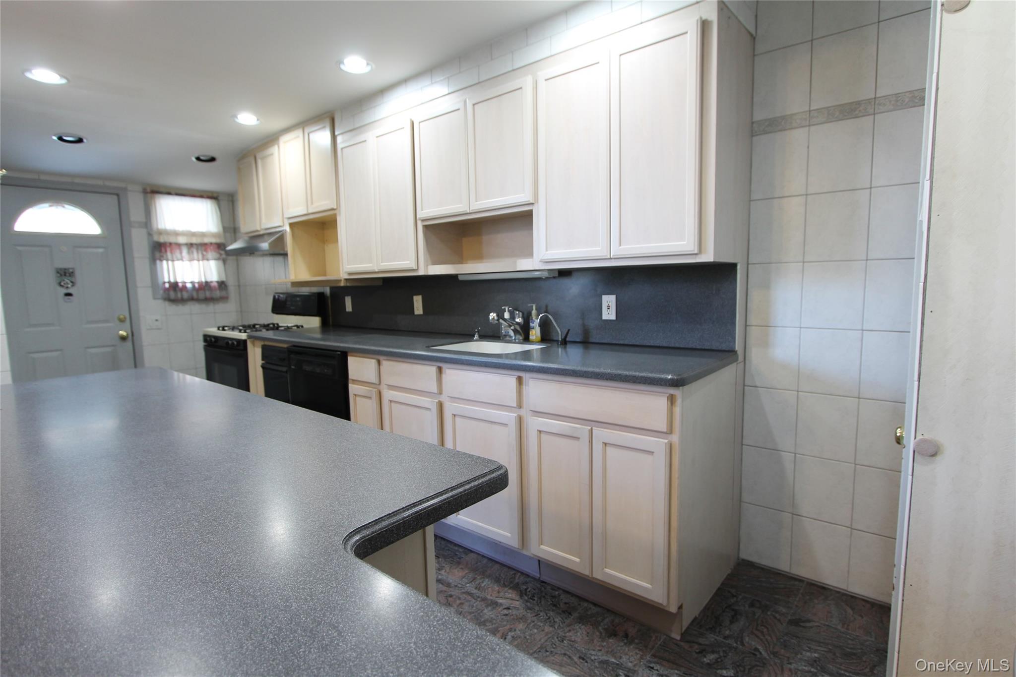 65-09 77th Place, Middle Village, NY 11379