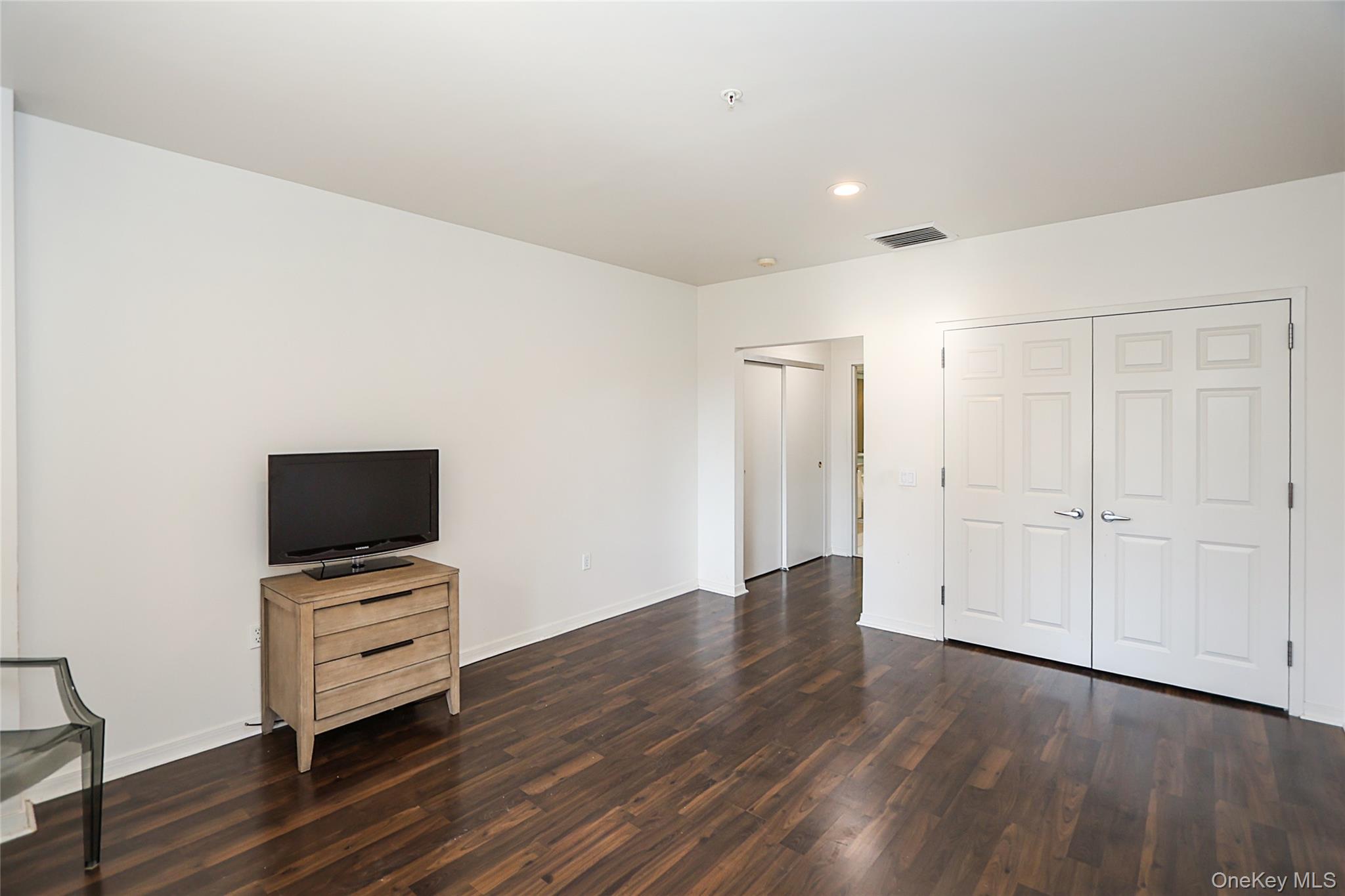 100 Harbor View Drive # 111, Port Washington, NY 11050