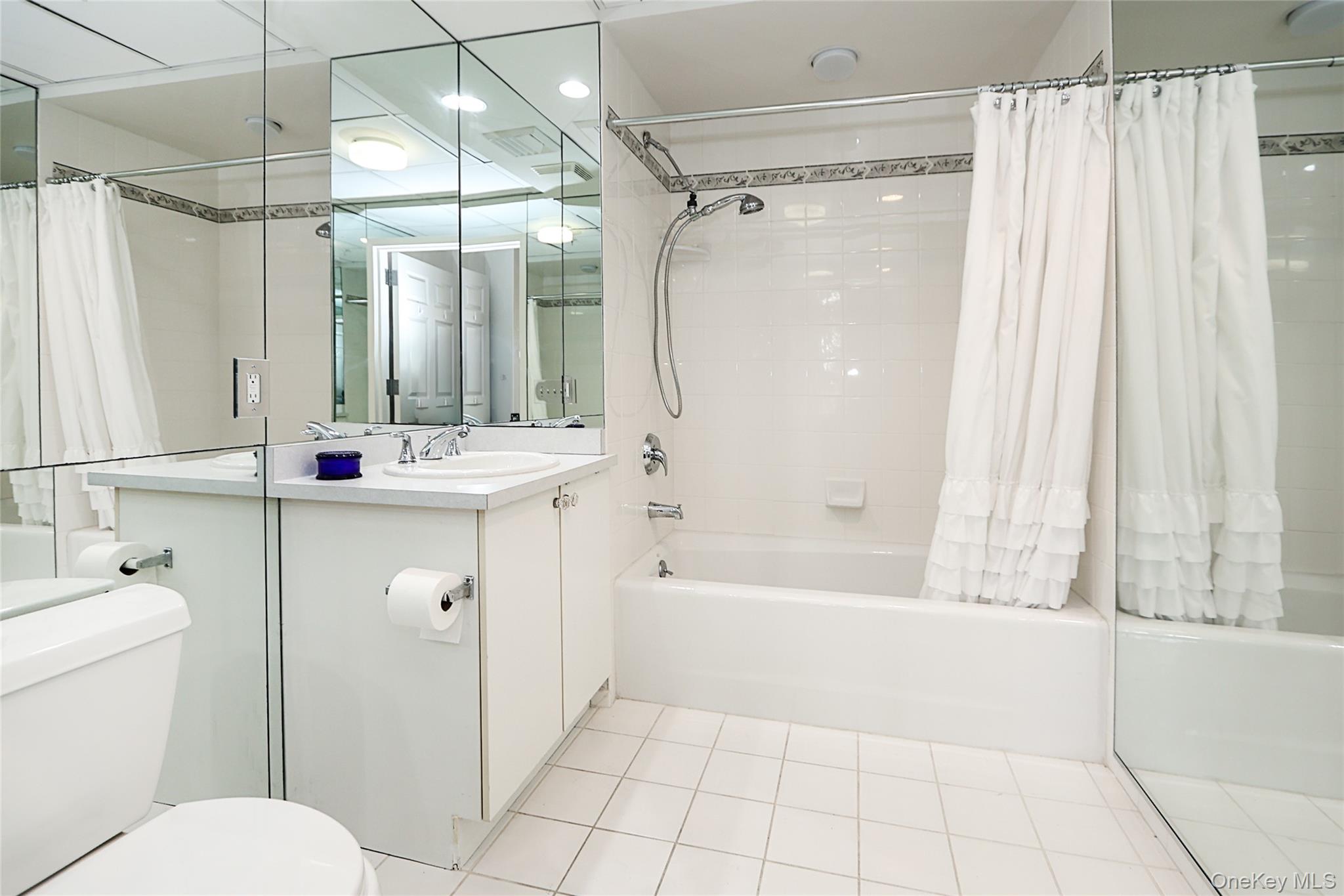 100 Harbor View Drive # 111, Port Washington, NY 11050