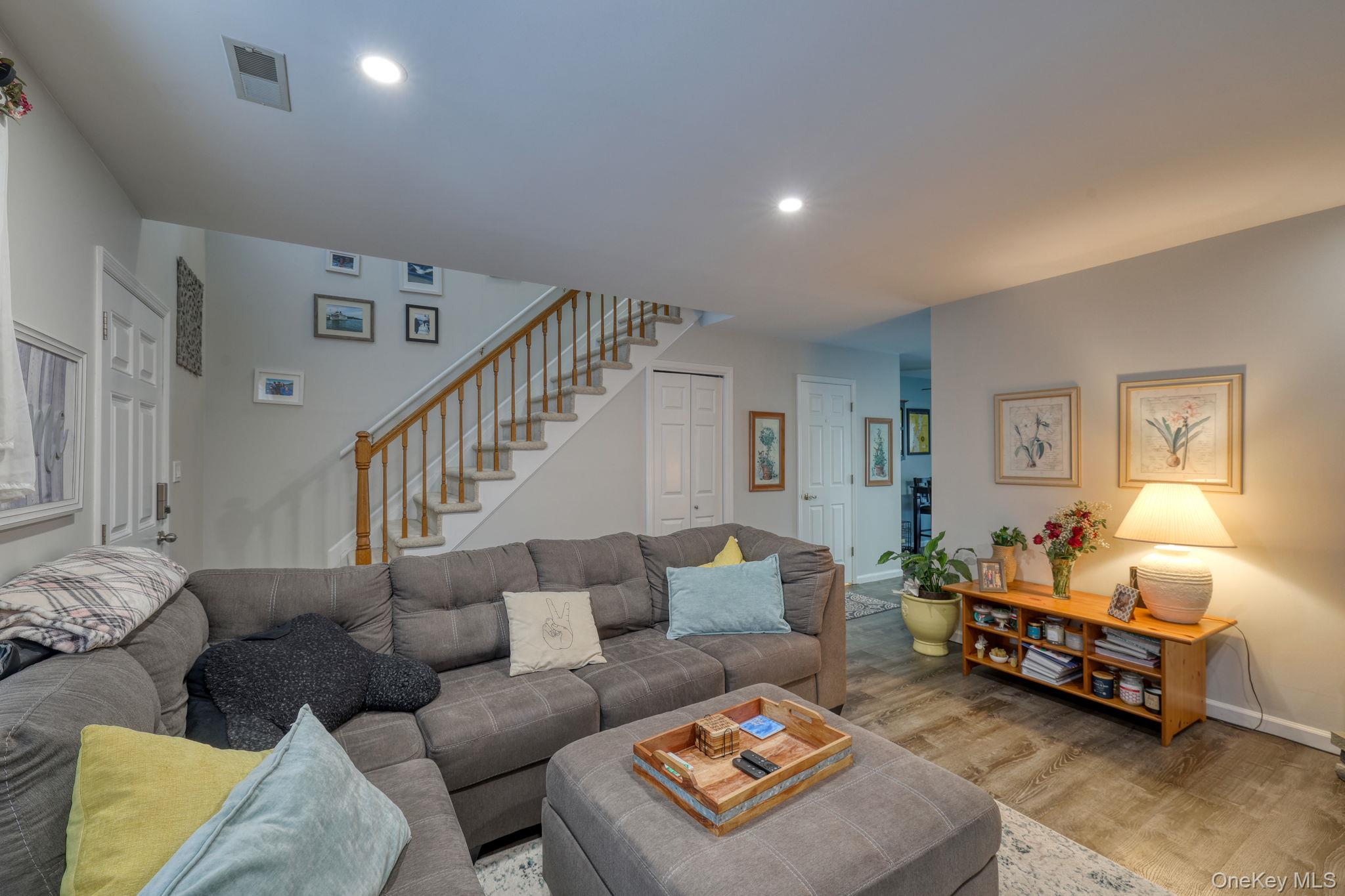 614 Crab Apple Lane, New Windsor, NY 12553