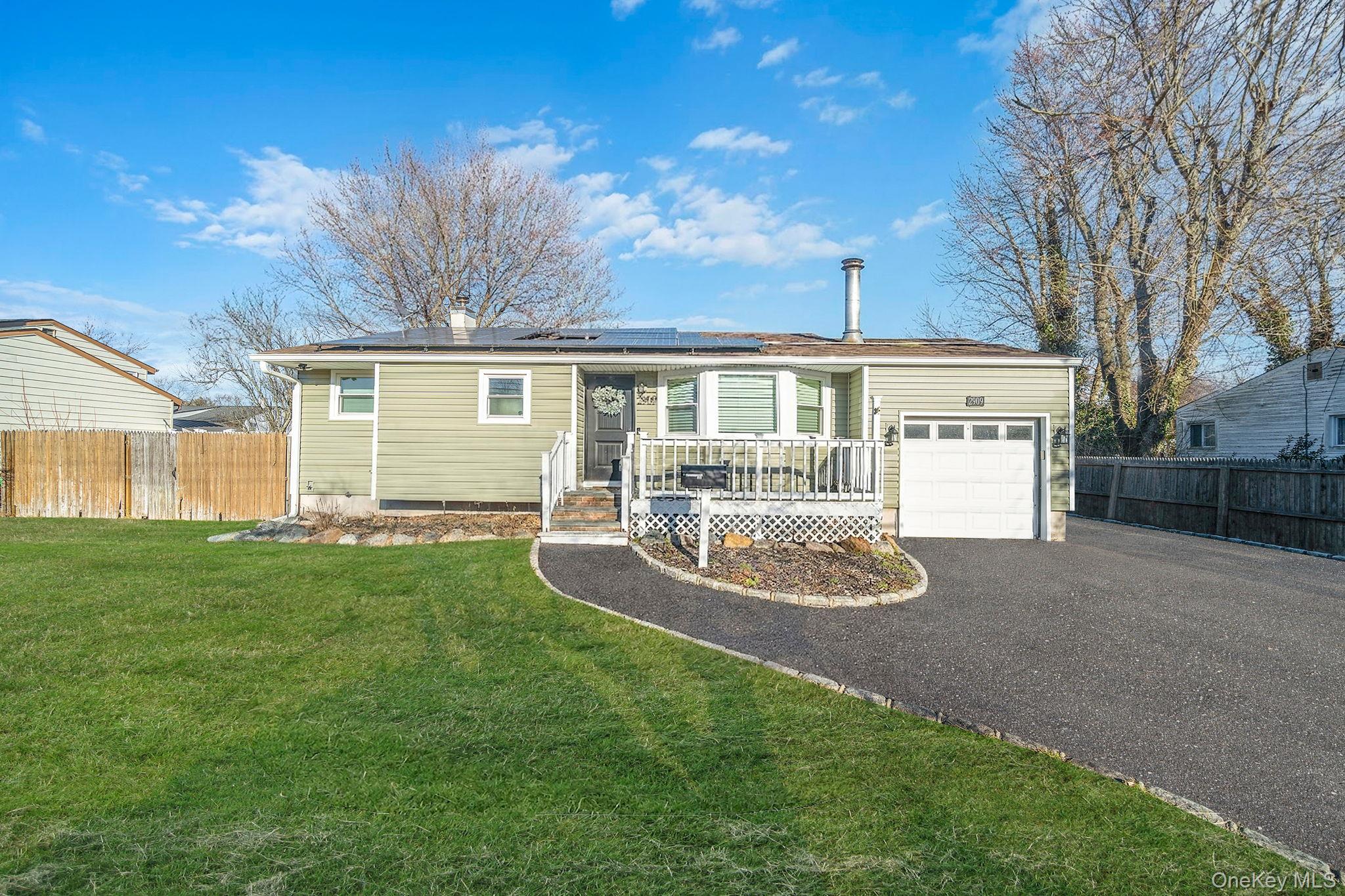 2909 New London Avenue, Medford, NY 11763