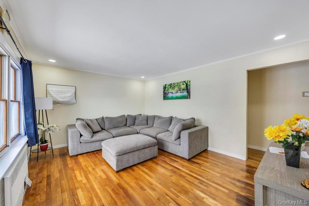 41 Winding Road, Hicksville, NY 11801