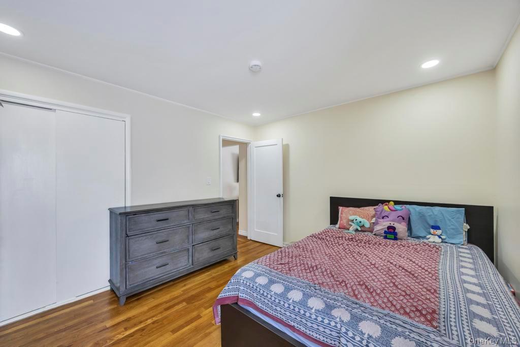 41 Winding Road, Hicksville, NY 11801