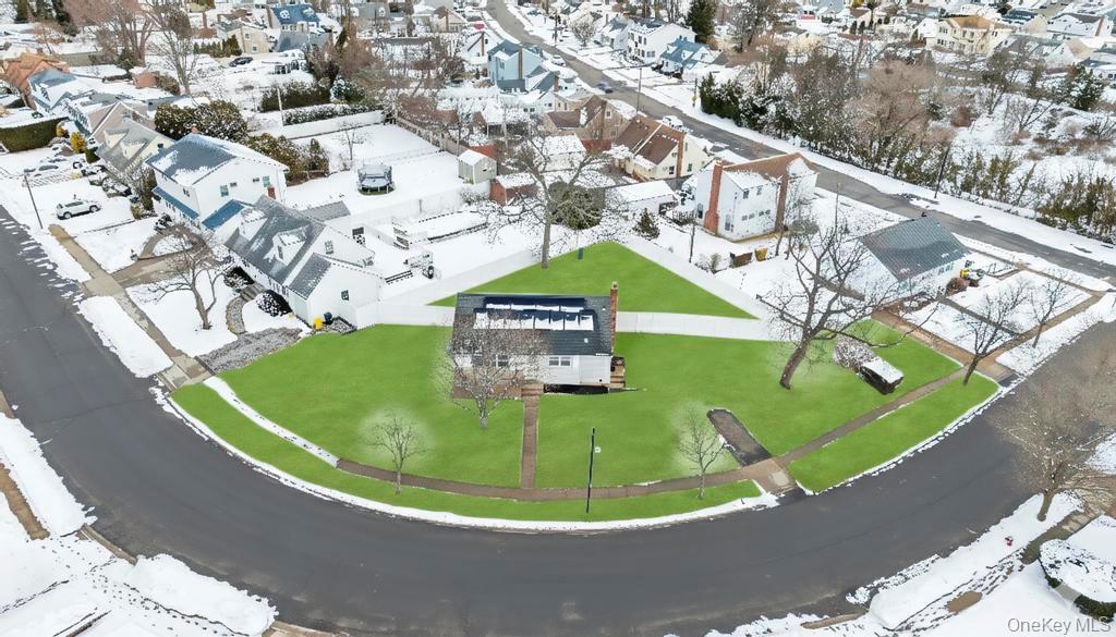 41 Winding Road, Hicksville, NY 11801