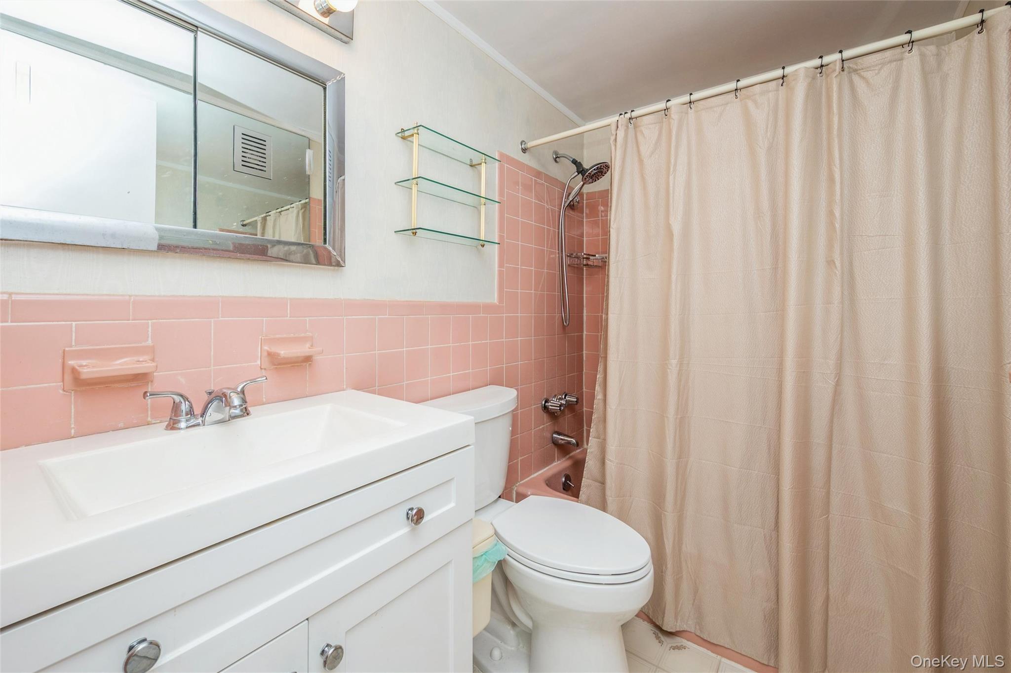 216 Fulton Street # 1B, Farmingdale, NY 11735