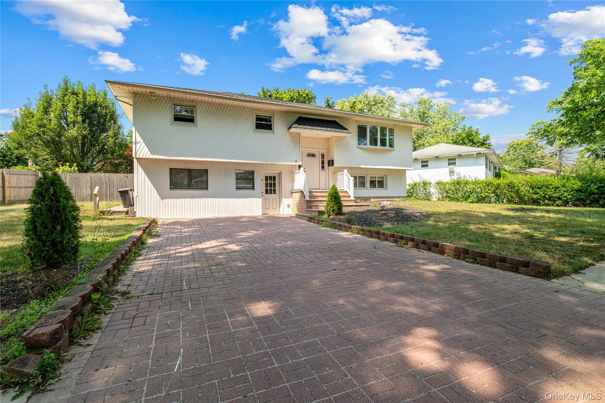 7 Pierre Drive, Commack, NY 11725