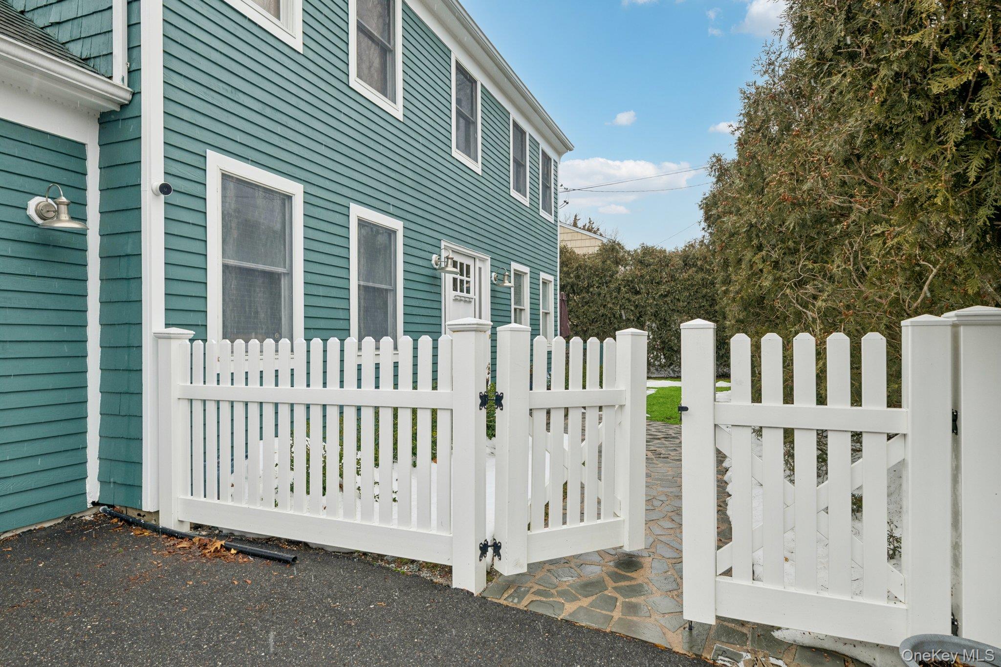 24 Cherry Place, Huntington, NY 11743