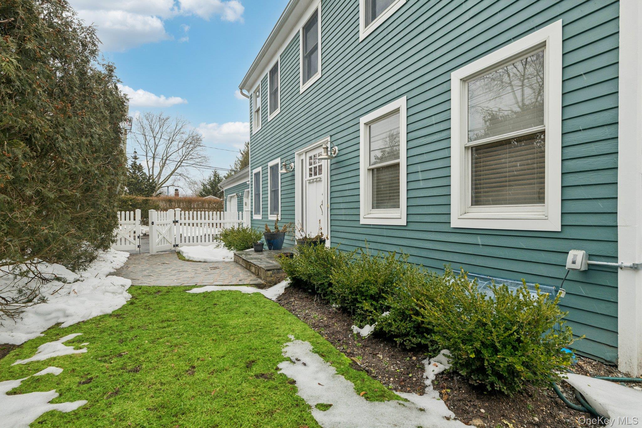 24 Cherry Place, Huntington, NY 11743