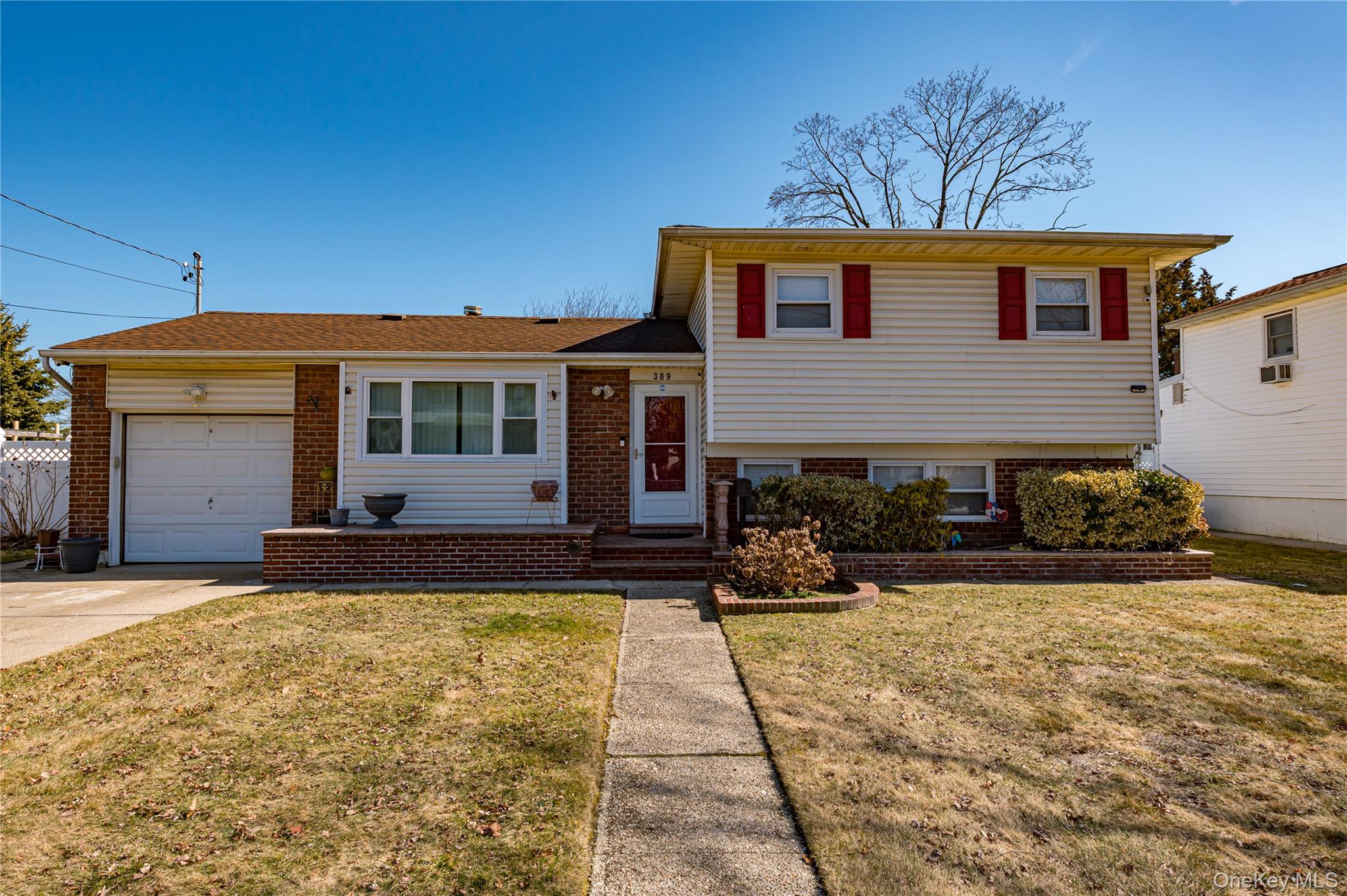 389 Beebe Court, North Babylon, NY 11703