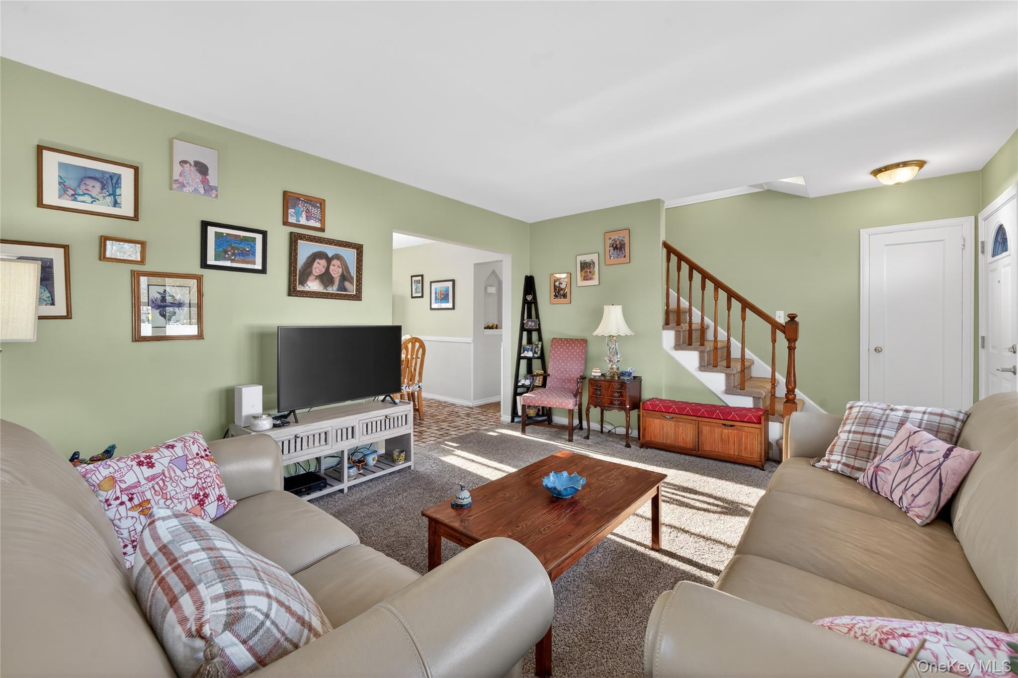 59 Holly Road, Hewlett, NY 11557