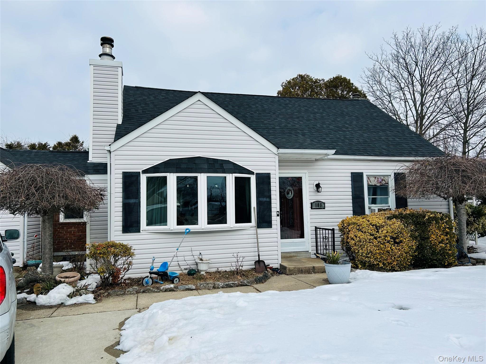 109 Vesper Court, Babylon, NY 11702