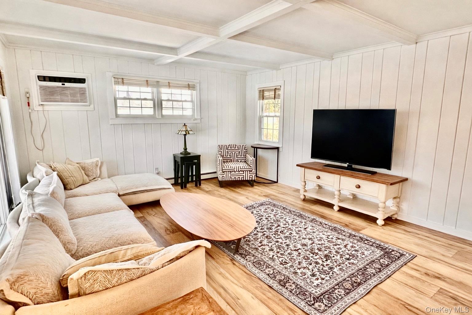 16 Osceola Lane, Southampton, NY 11968