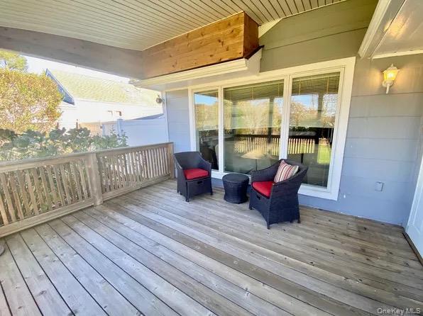 16 Osceola Lane, Southampton, NY 11968