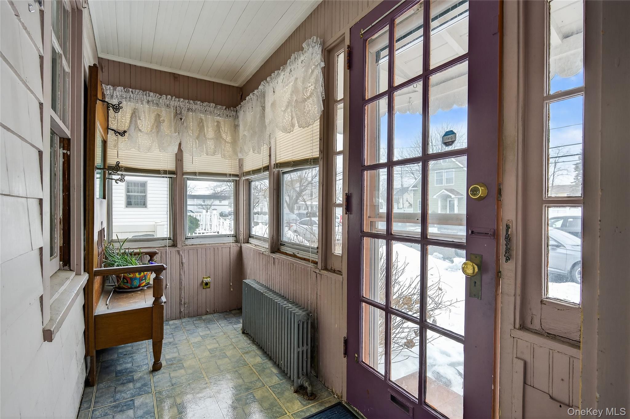 8 Henry Place, Bay Shore, NY 11706