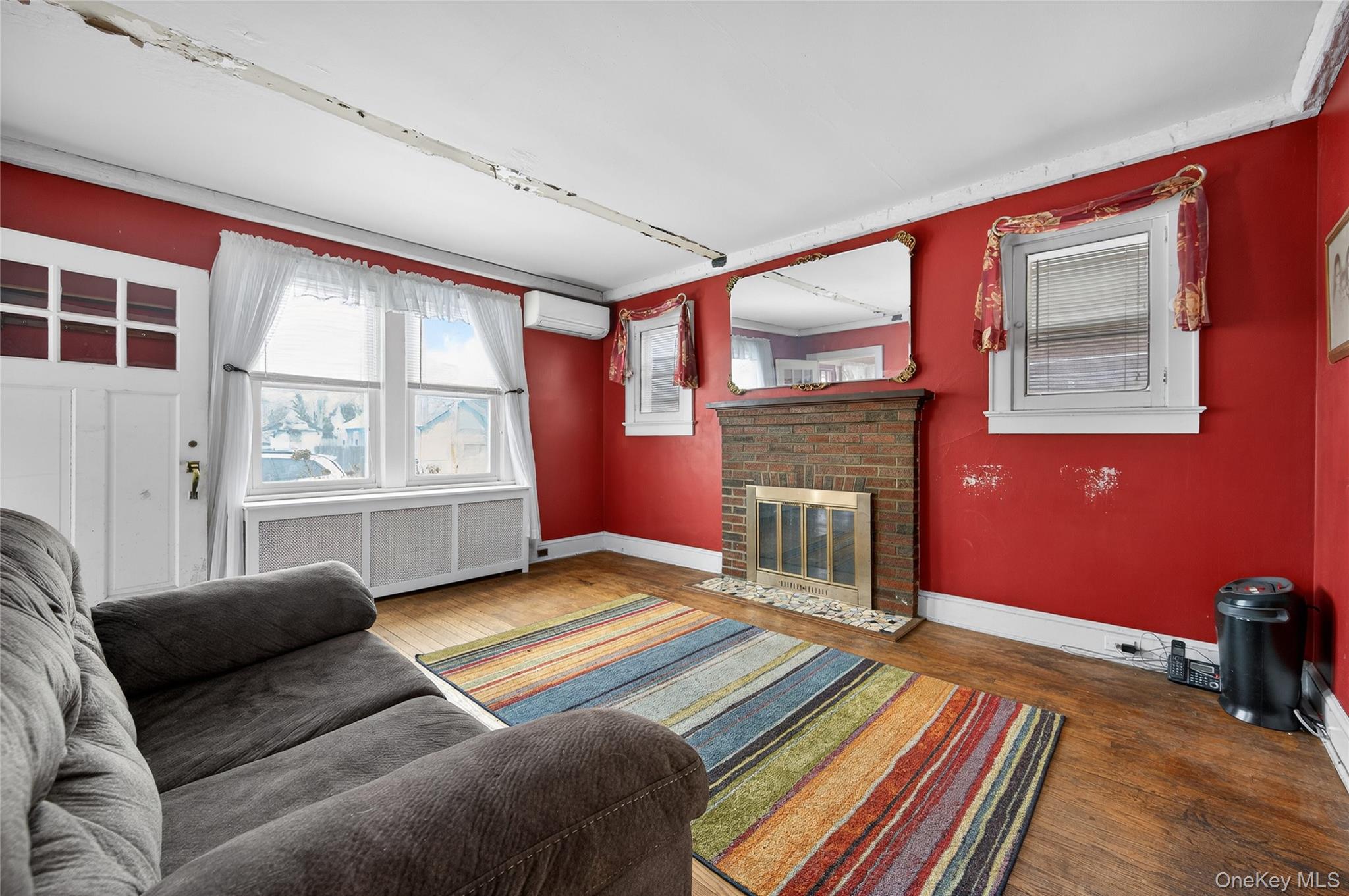 8 Henry Place, Bay Shore, NY 11706