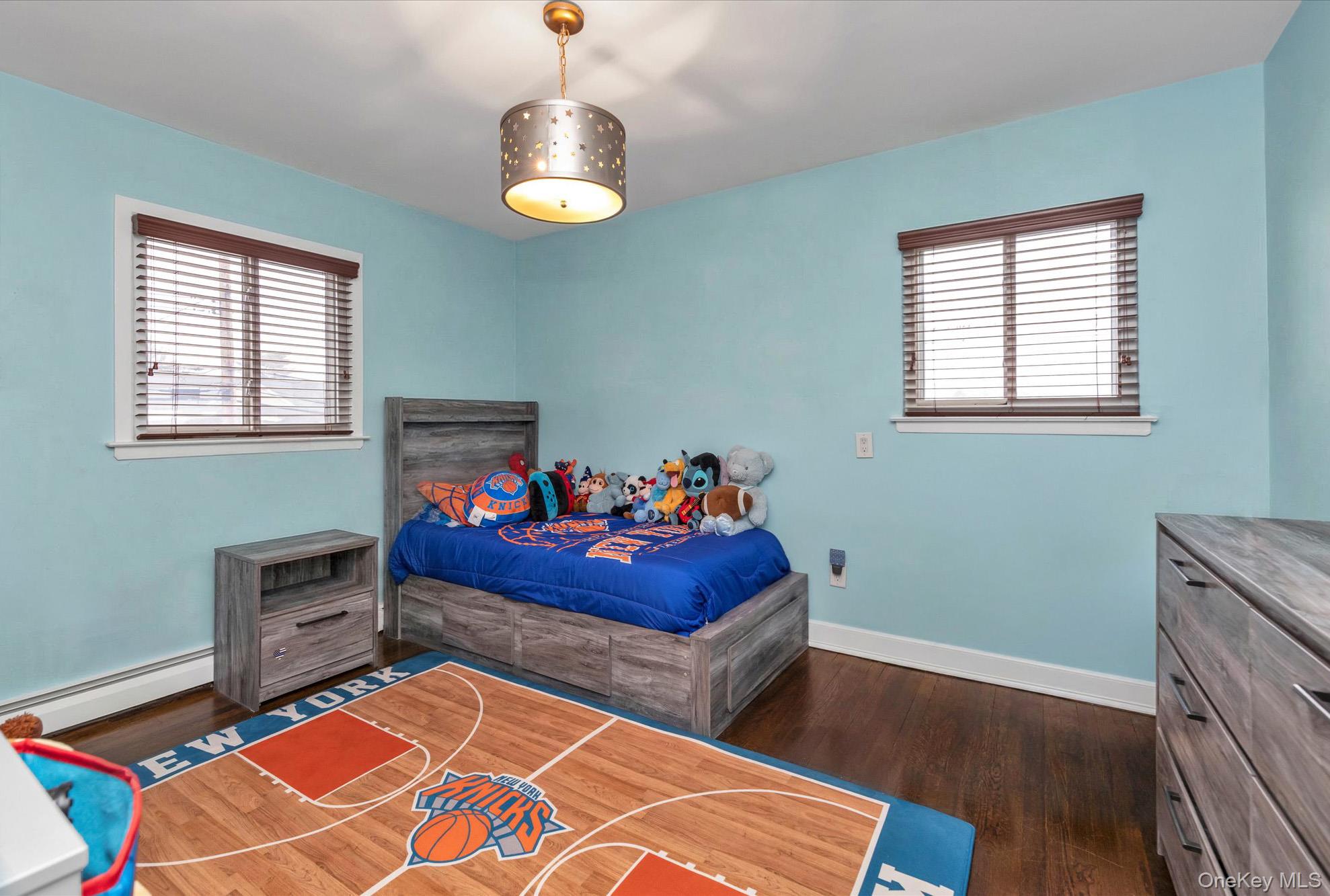 6 Cedar Drive E, Plainview, NY 11803