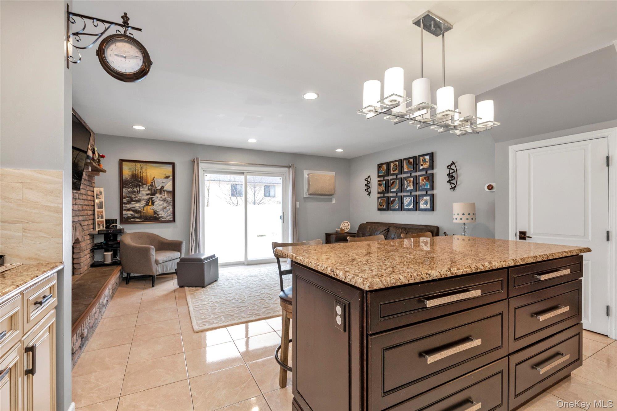 6 Cedar Drive E, Plainview, NY 11803