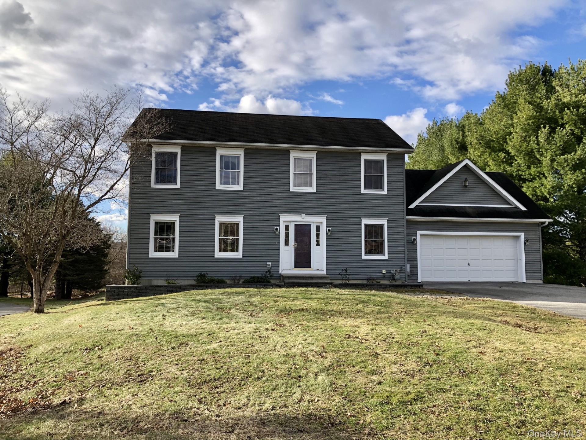 4 Grapevine Place, Poughkeepsie, NY 12603