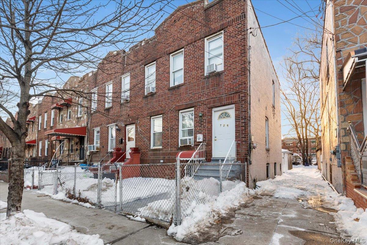 729 Taylor Avenue, Bronx, NY 10473