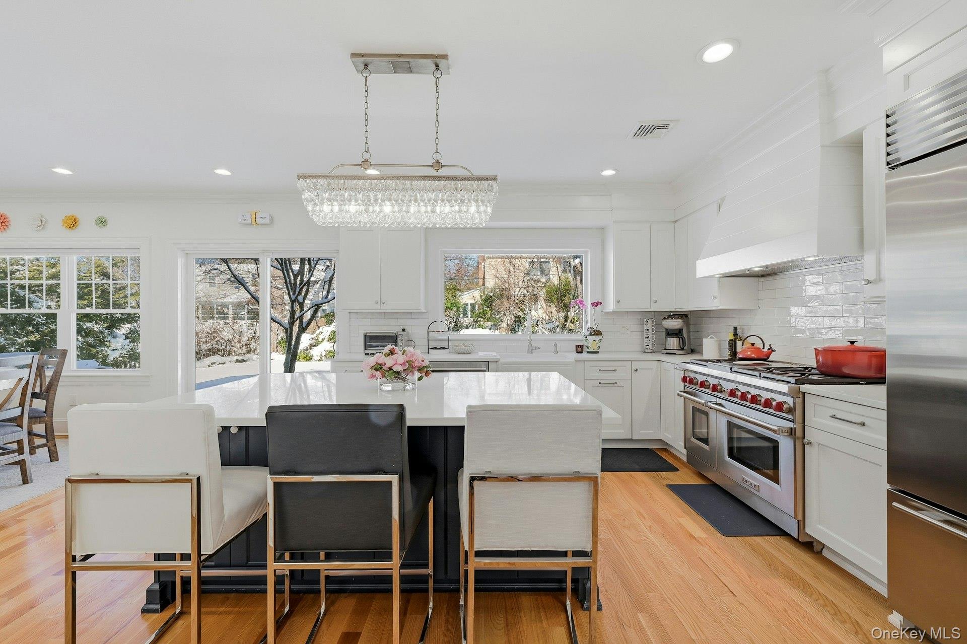 91 Bar Beach Road, Port Washington, NY 11050