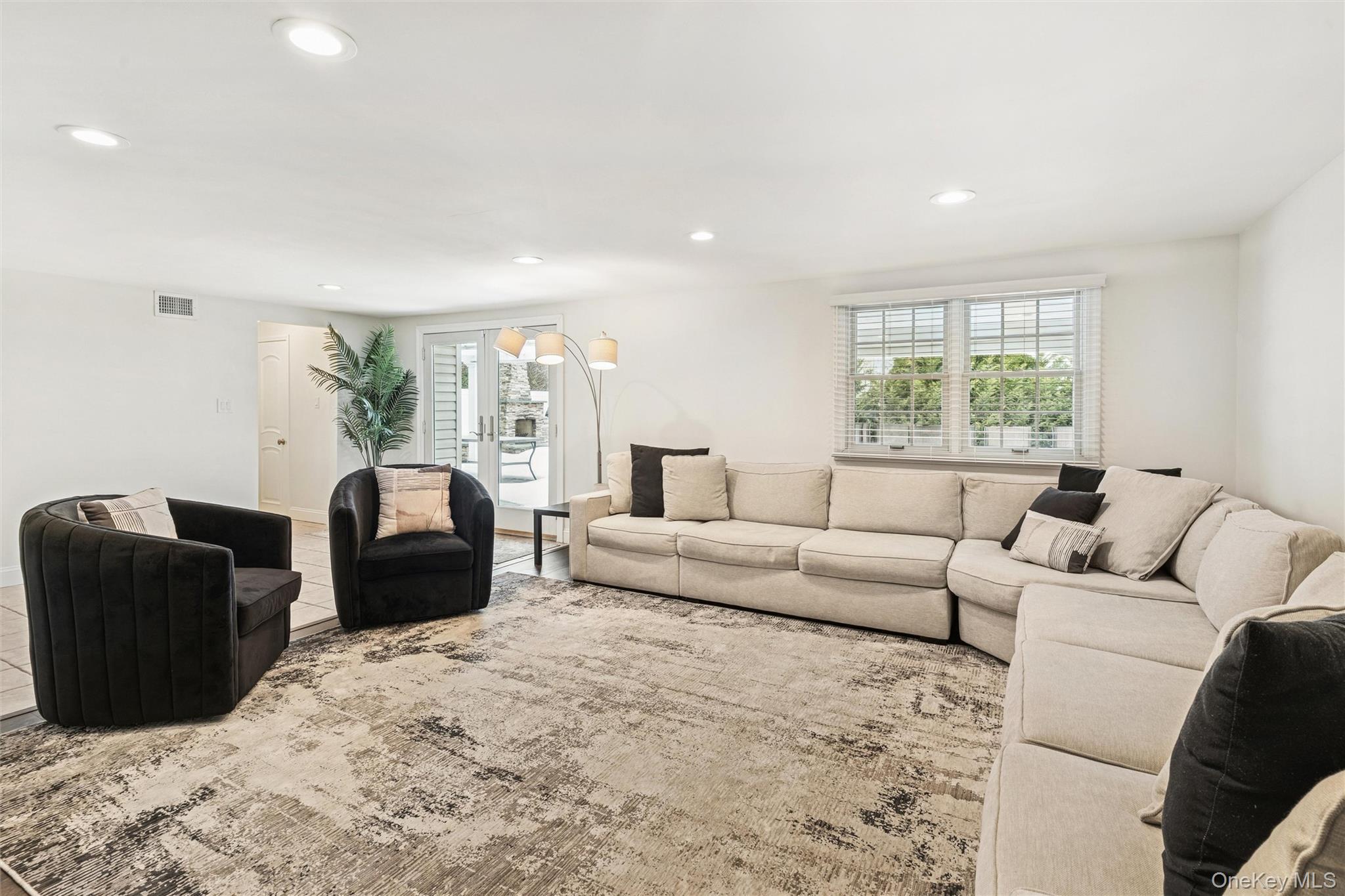 1827 Glenn Lane, Merrick, NY 11566