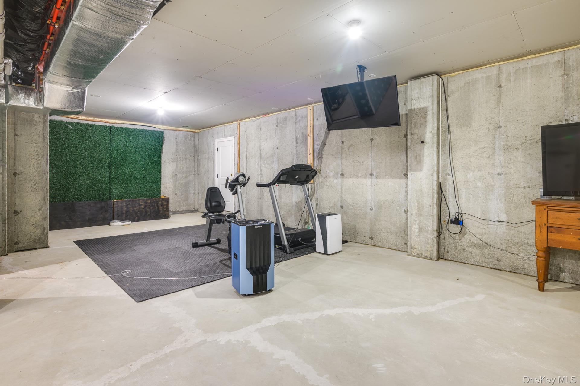 20 Bay Woods Drive, Hampton Bays, NY 11946