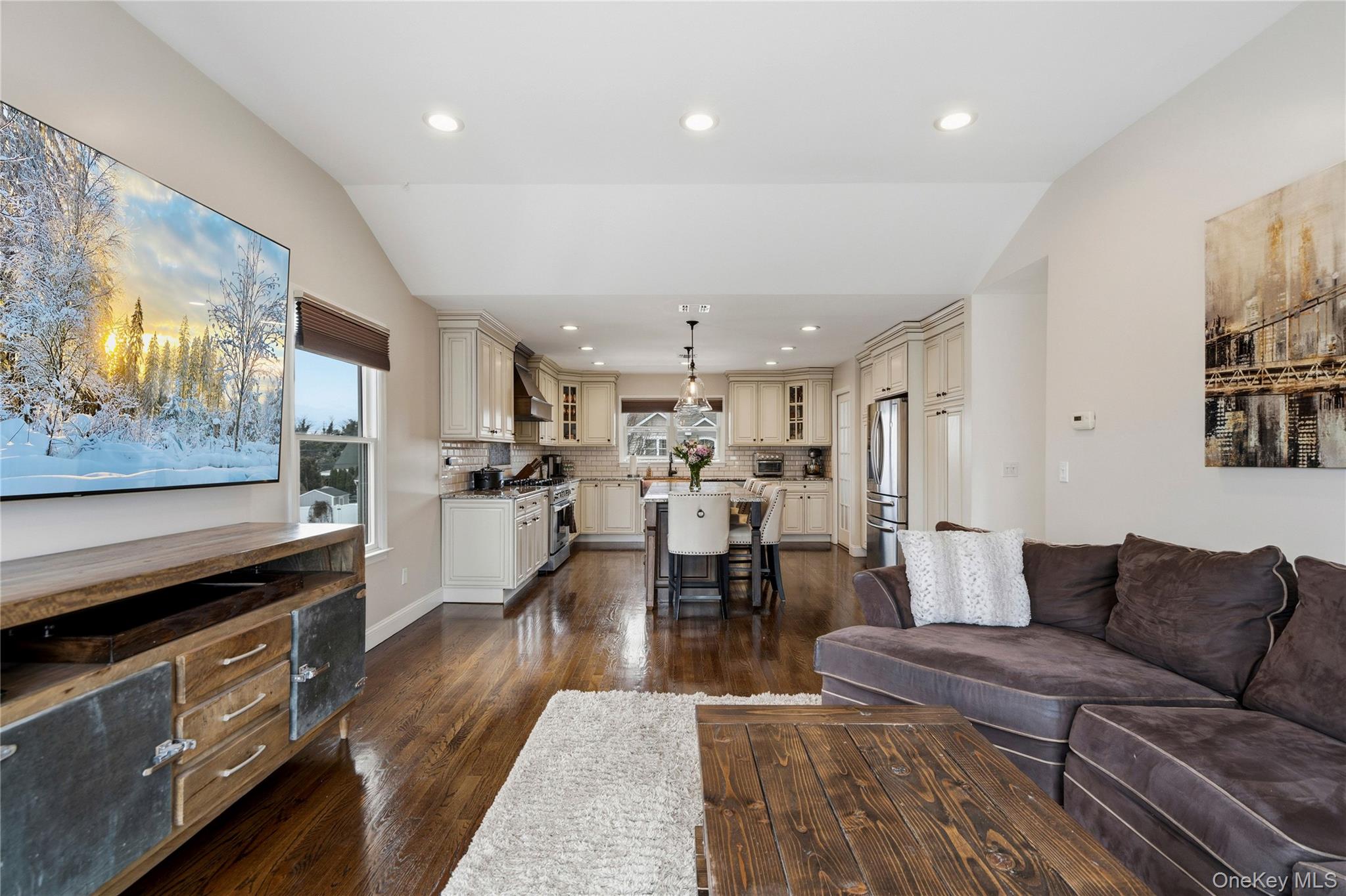 75 Syosset Circle, Syosset, NY 11791