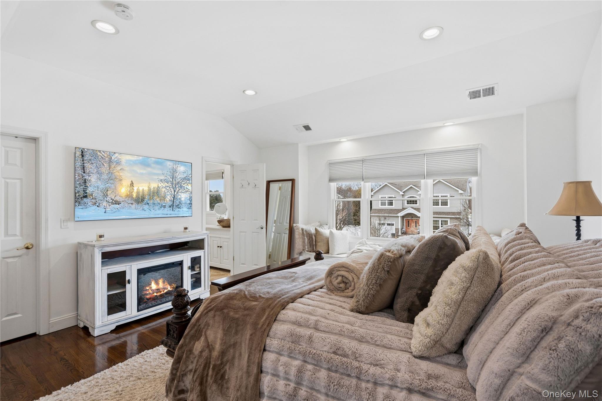 75 Syosset Circle, Syosset, NY 11791