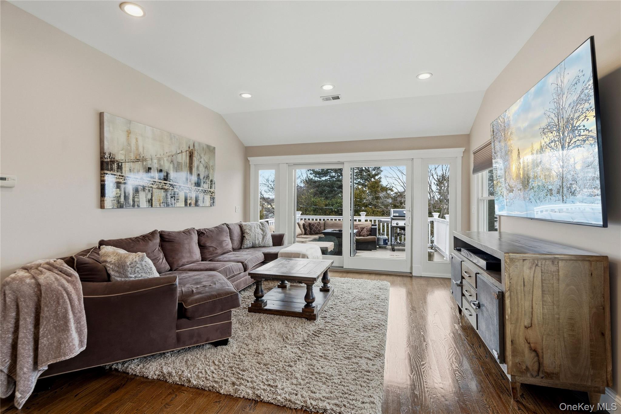 75 Syosset Circle, Syosset, NY 11791