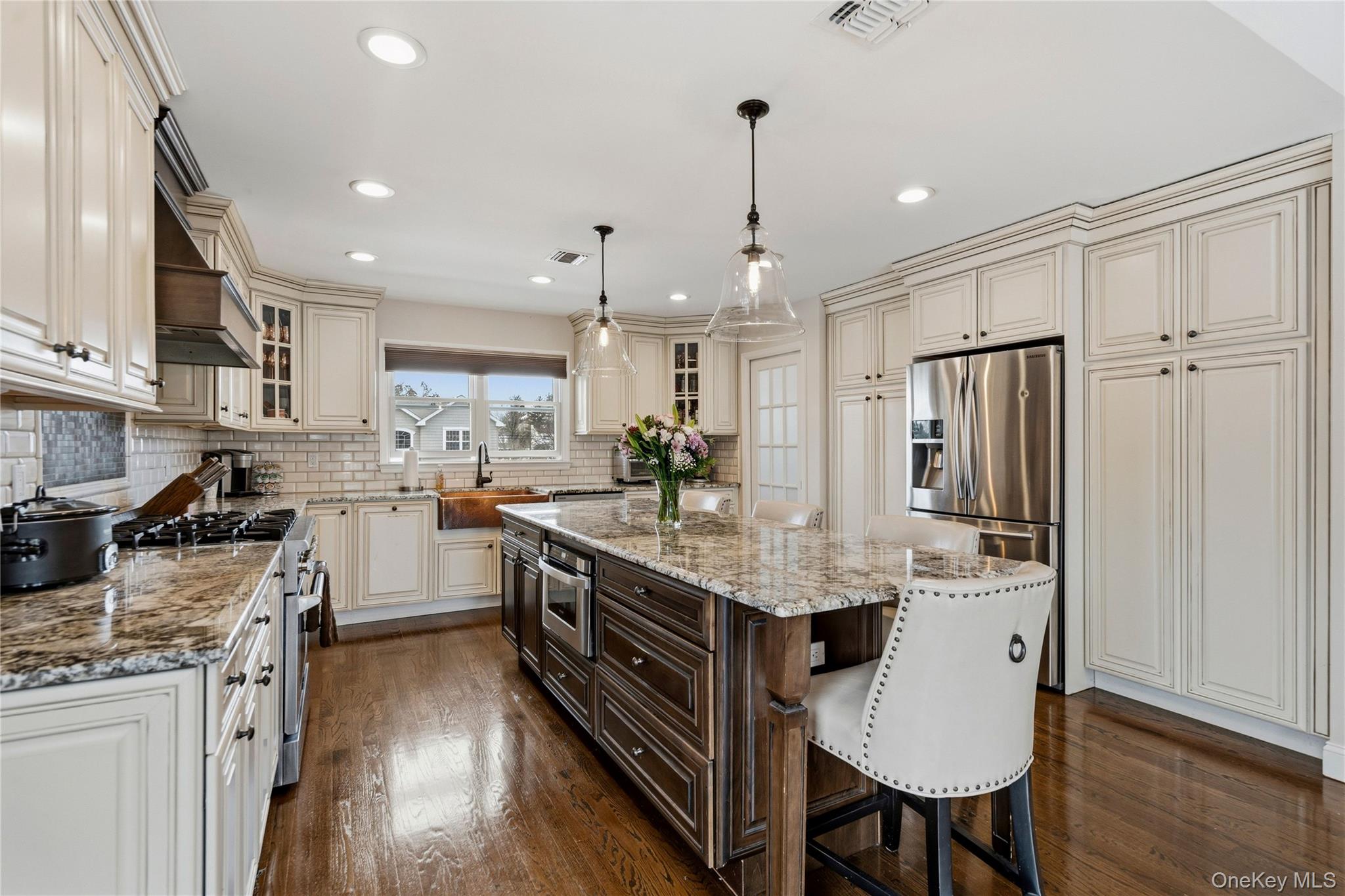 75 Syosset Circle, Syosset, NY 11791