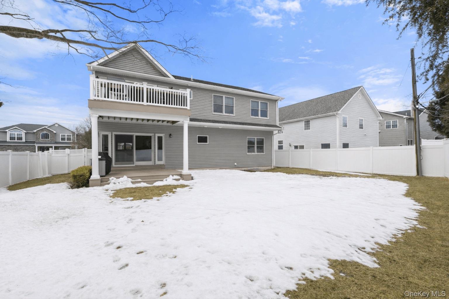 75 Syosset Circle, Syosset, NY 11791