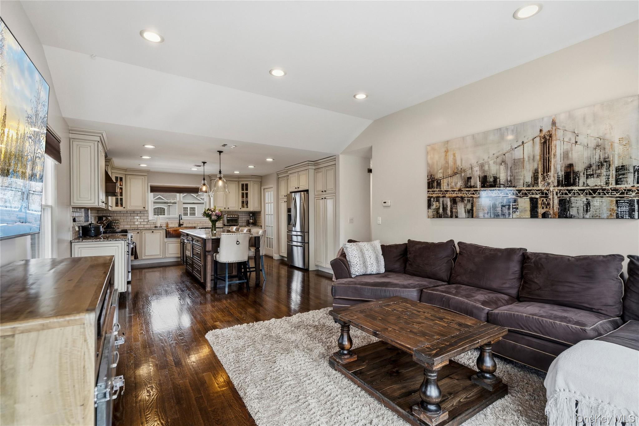 75 Syosset Circle, Syosset, NY 11791