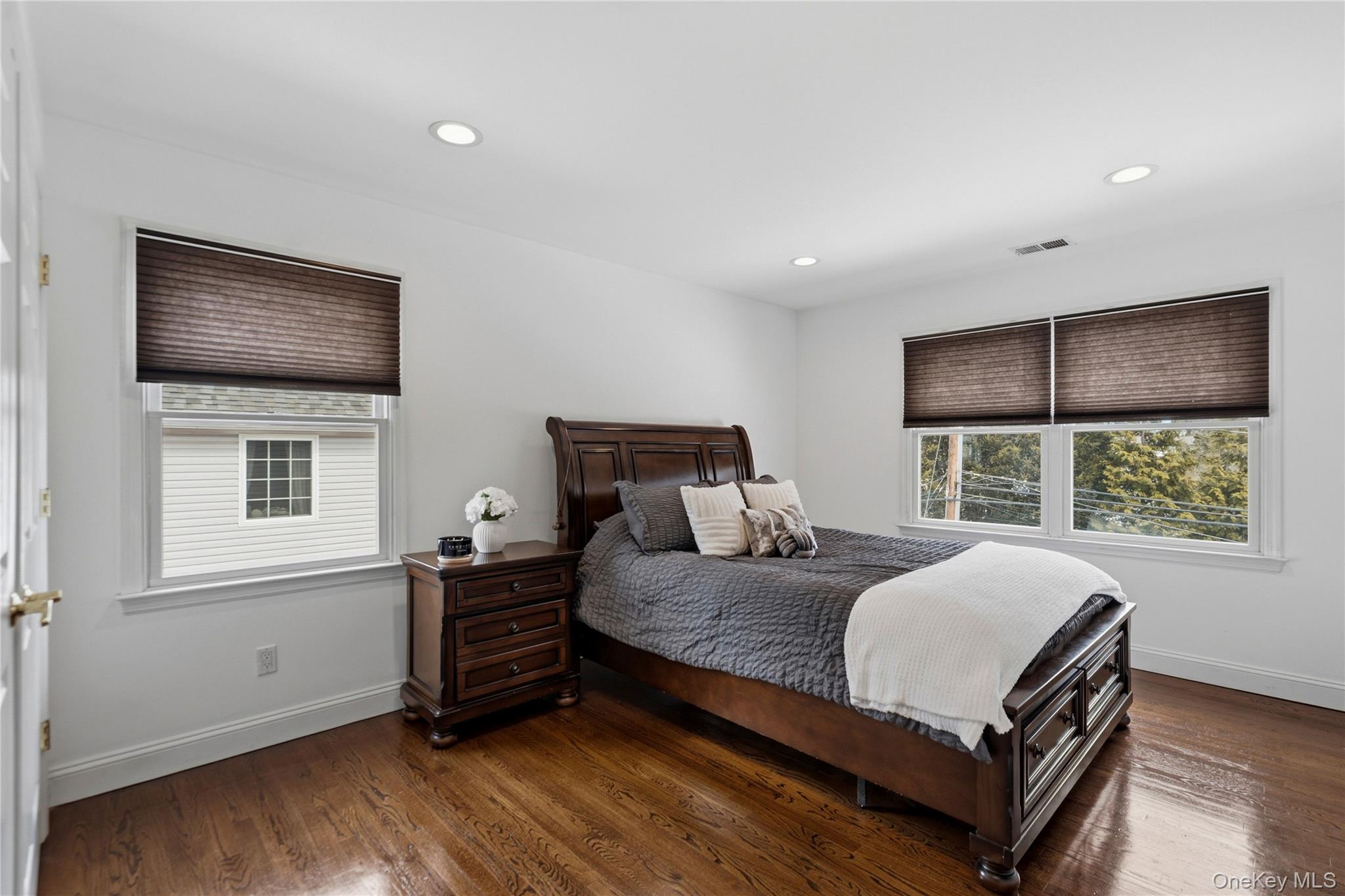 75 Syosset Circle, Syosset, NY 11791