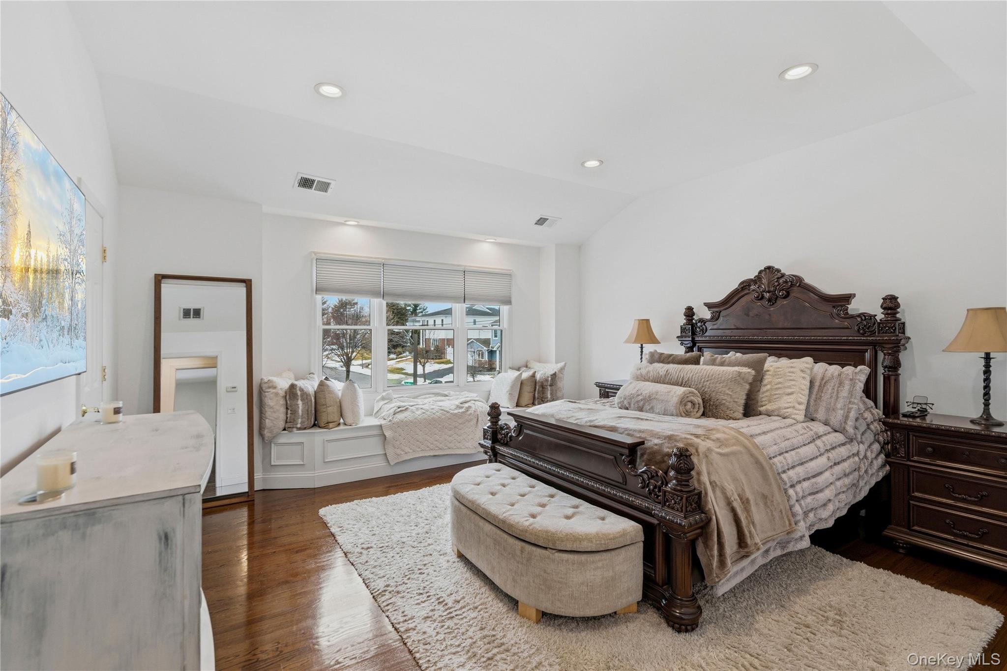 75 Syosset Circle, Syosset, NY 11791