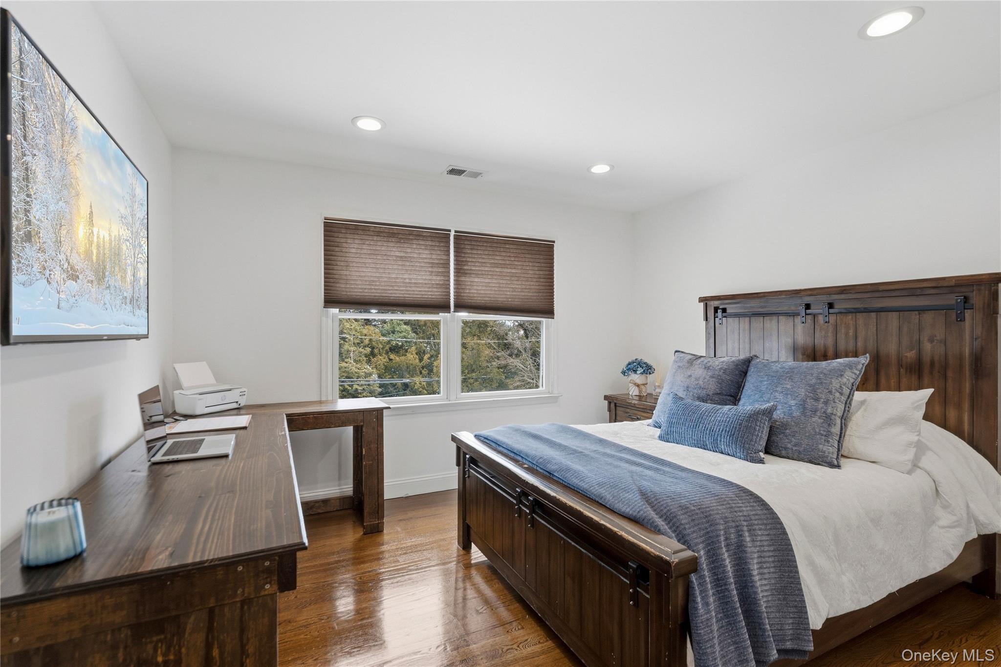 75 Syosset Circle, Syosset, NY 11791