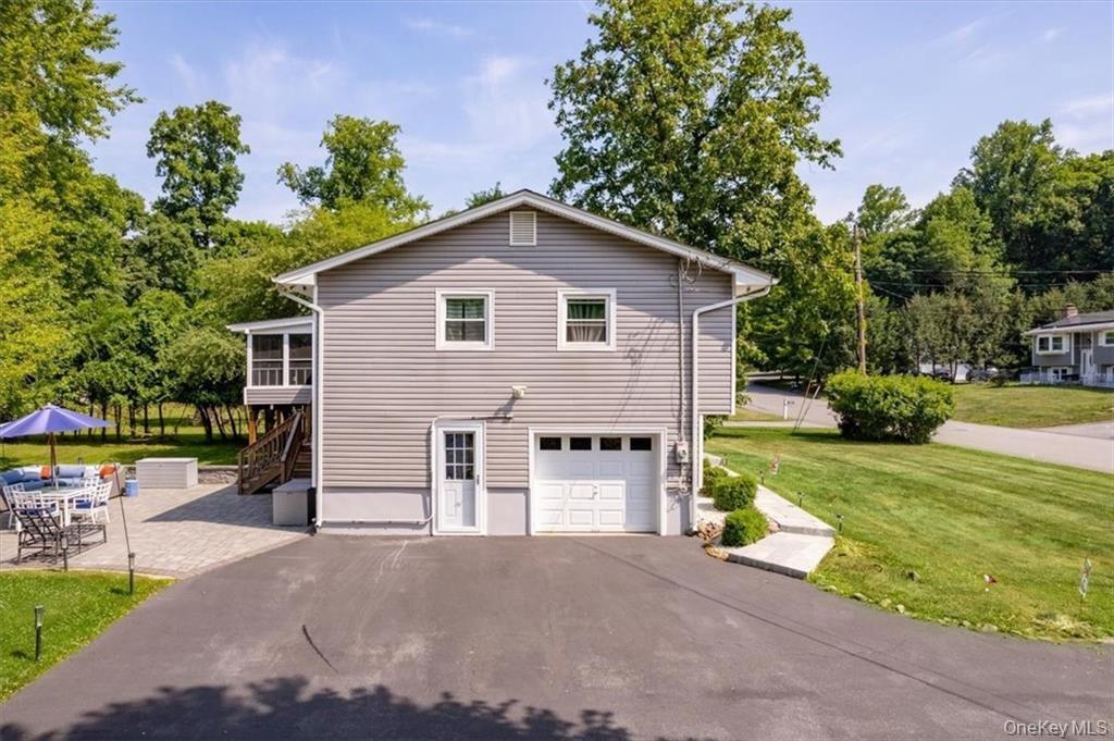 1 N Amundsen Lane, Airmont, NY 10901