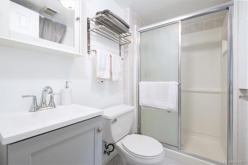 1 N Amundsen Lane, Airmont, NY 10901