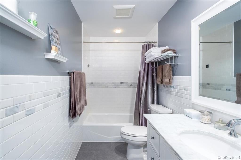 1 N Amundsen Lane, Airmont, NY 10901