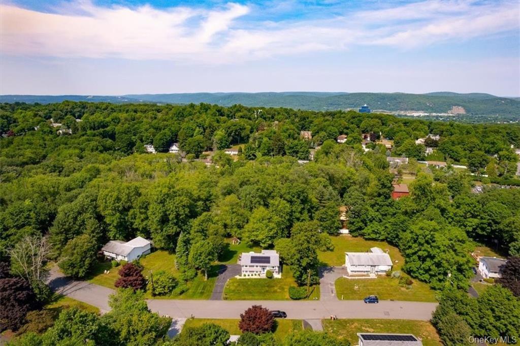 1 N Amundsen Lane, Airmont, NY 10901